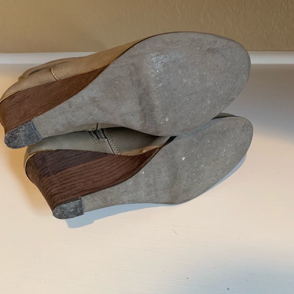 Taupe wedge boots, size 8 - Picture 4 of 8